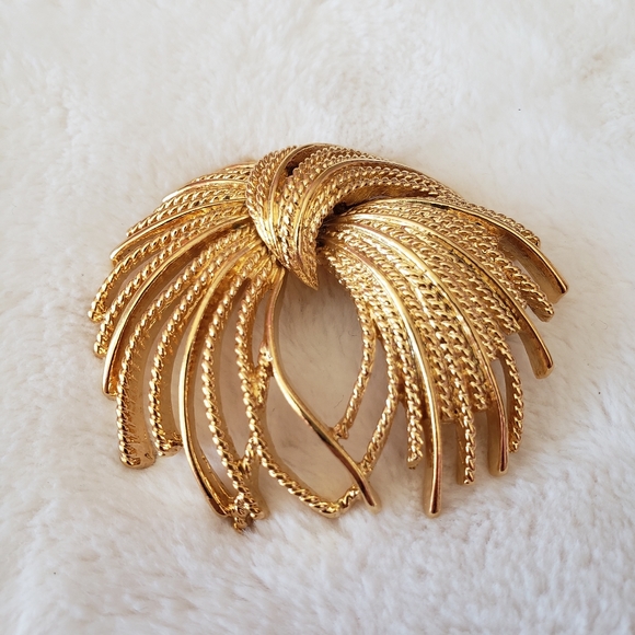 Monet Jewelry - Vintage 1960 Monet Brooch